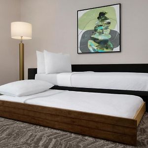 Upper Floors Queen Suite